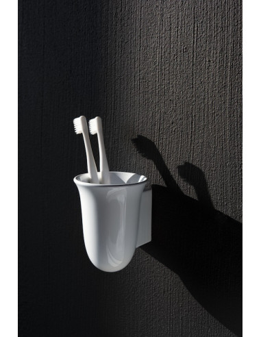 Ceramiczny pojemnik na szczoteczki do zębów Laufen The New Classic biały mat. H8738547570001